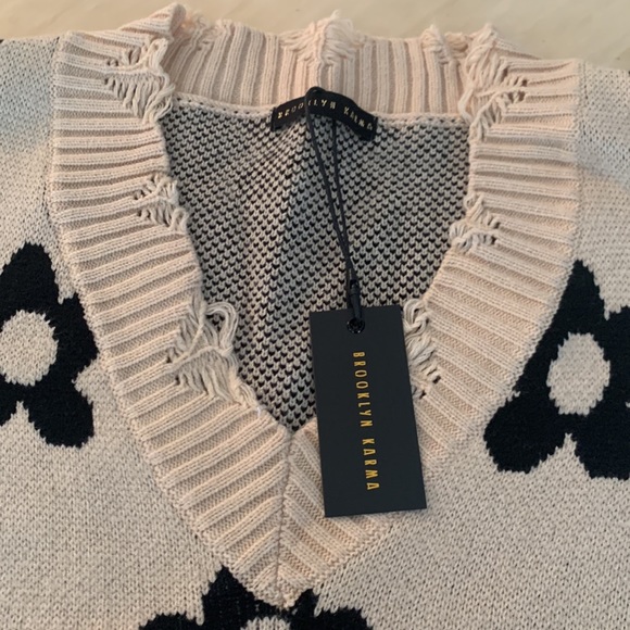 Daisy printed beige sweater size S - Picture 4 of 6